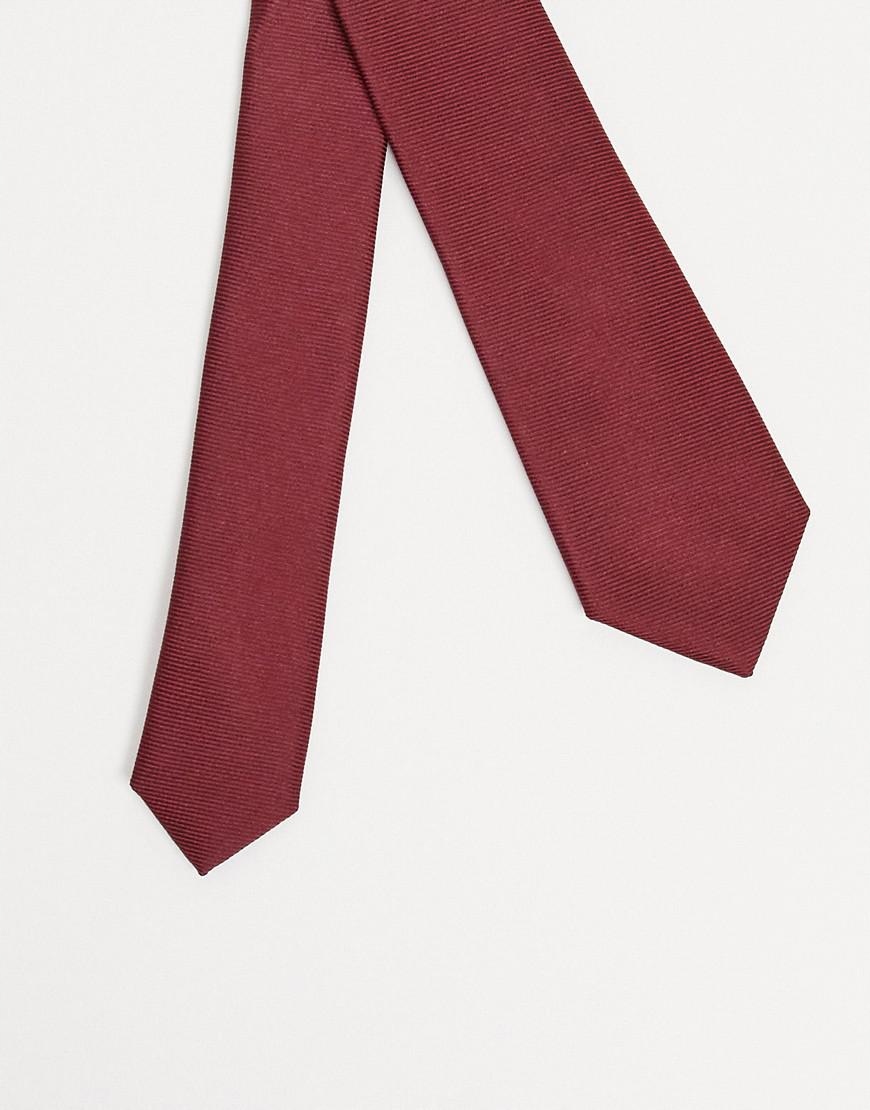 F1F445 tenká kravata Burgundsko úzky OS AA2