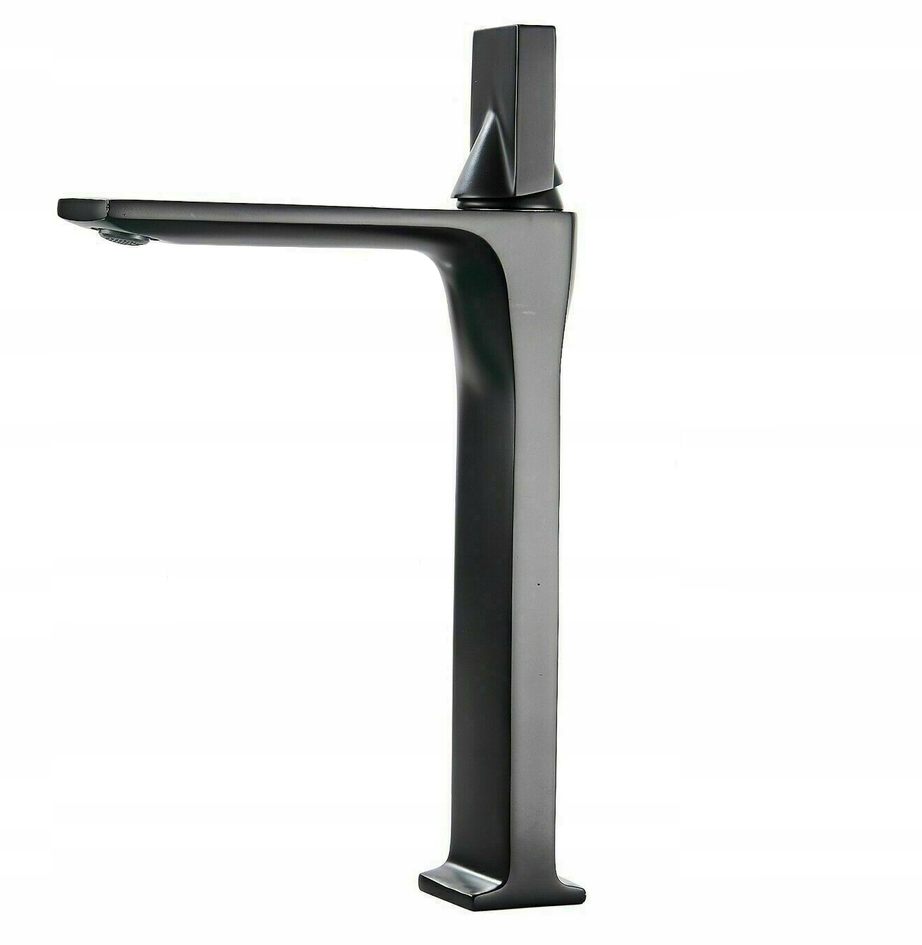 Vysoký -black chvost -tap ťuk