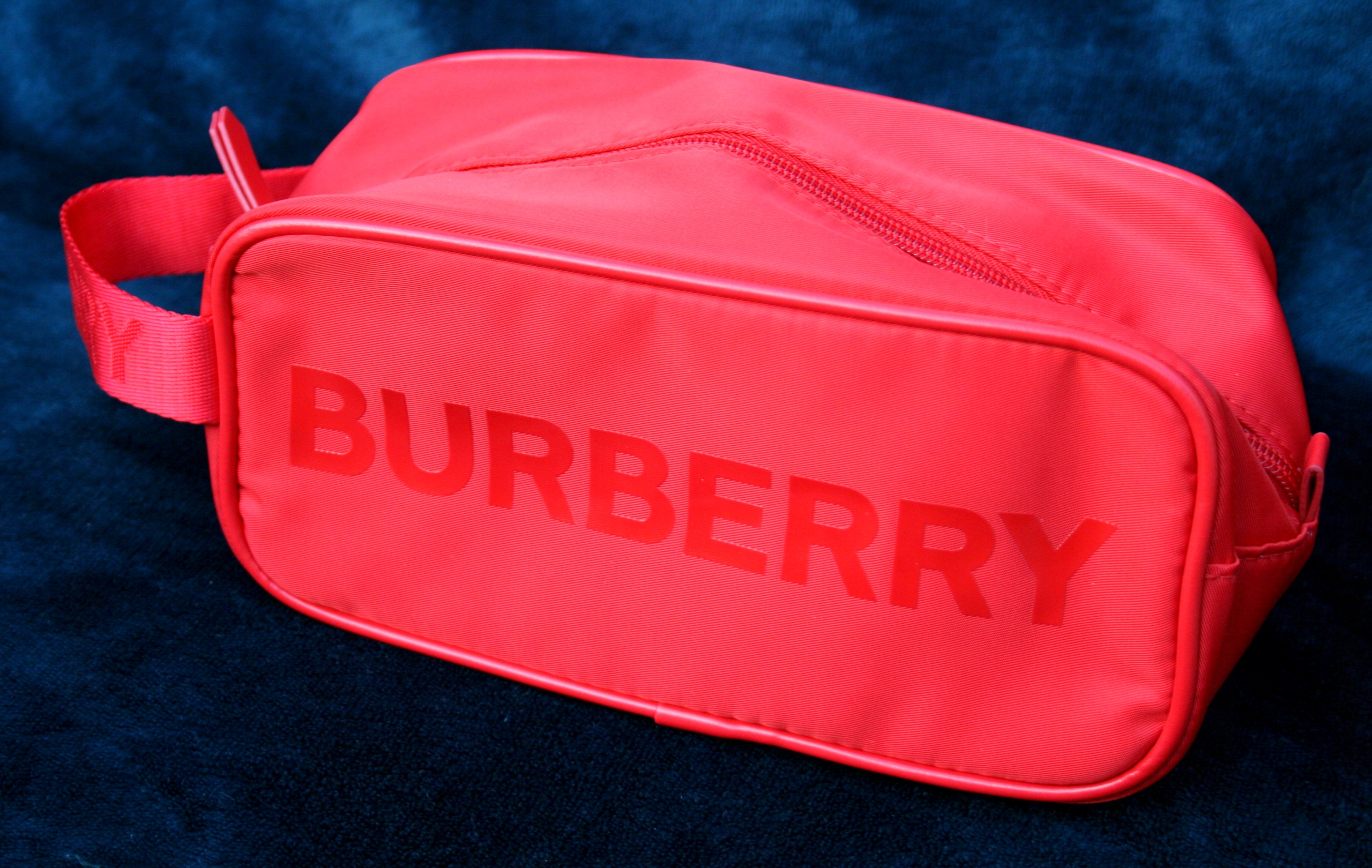 Burberry veľký kozmetičko v vrecku 20IV červená