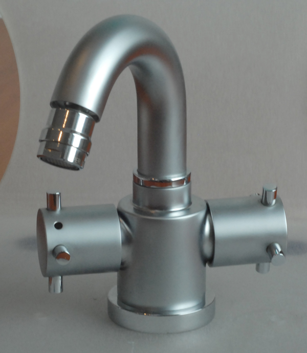 Batéria Mike Matte bidet
