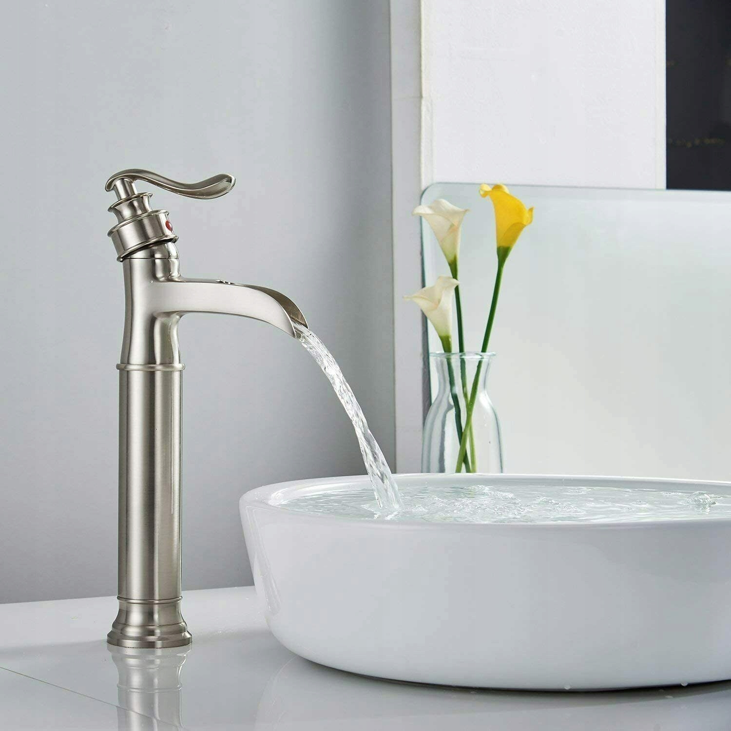 Strieborný faucet Washbasin