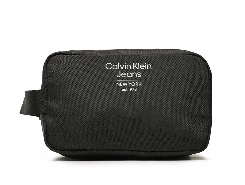 Krásny Calvin Klein Essentials Washbag est čierny