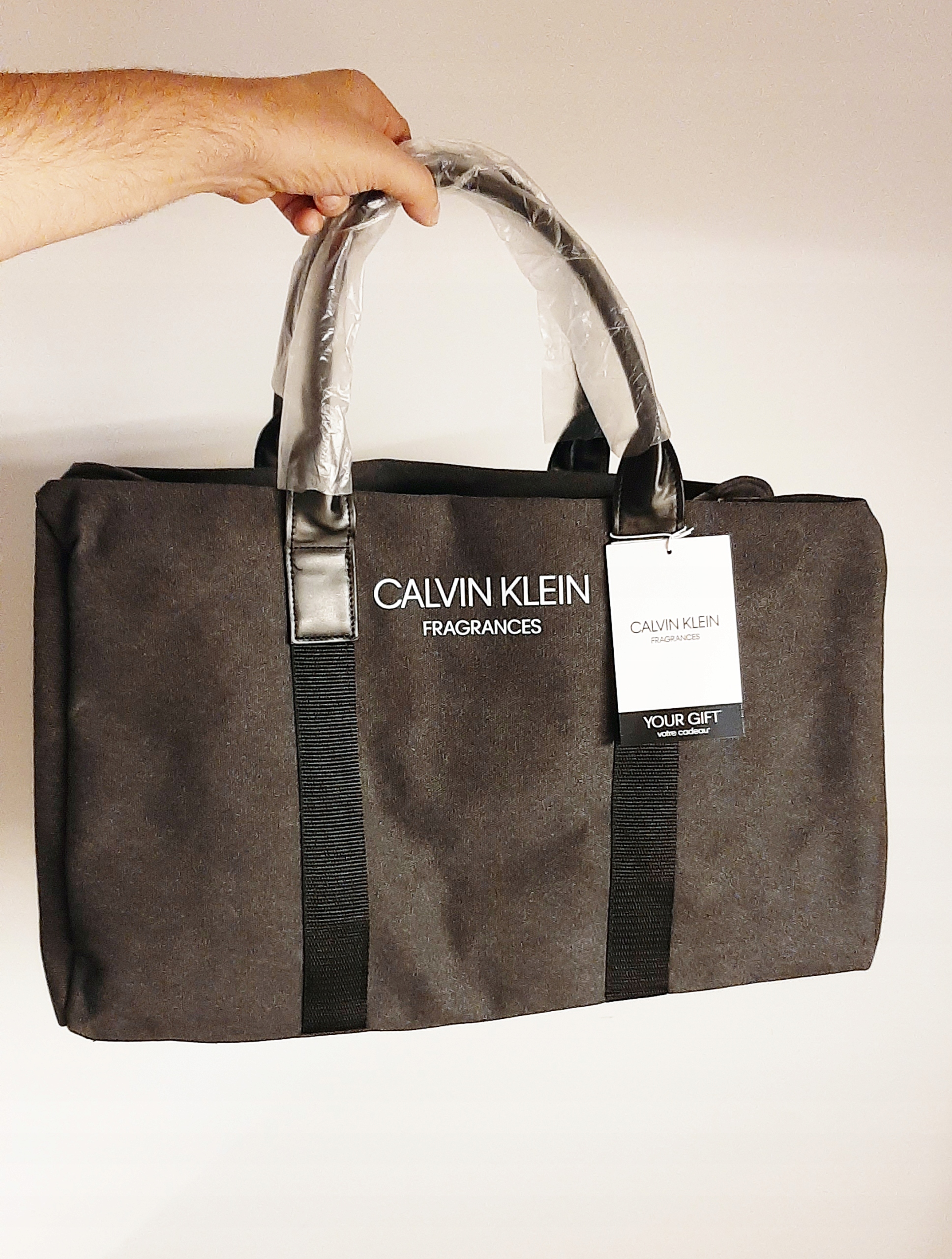 Kozmetička Calvin Klein fragancens čierna