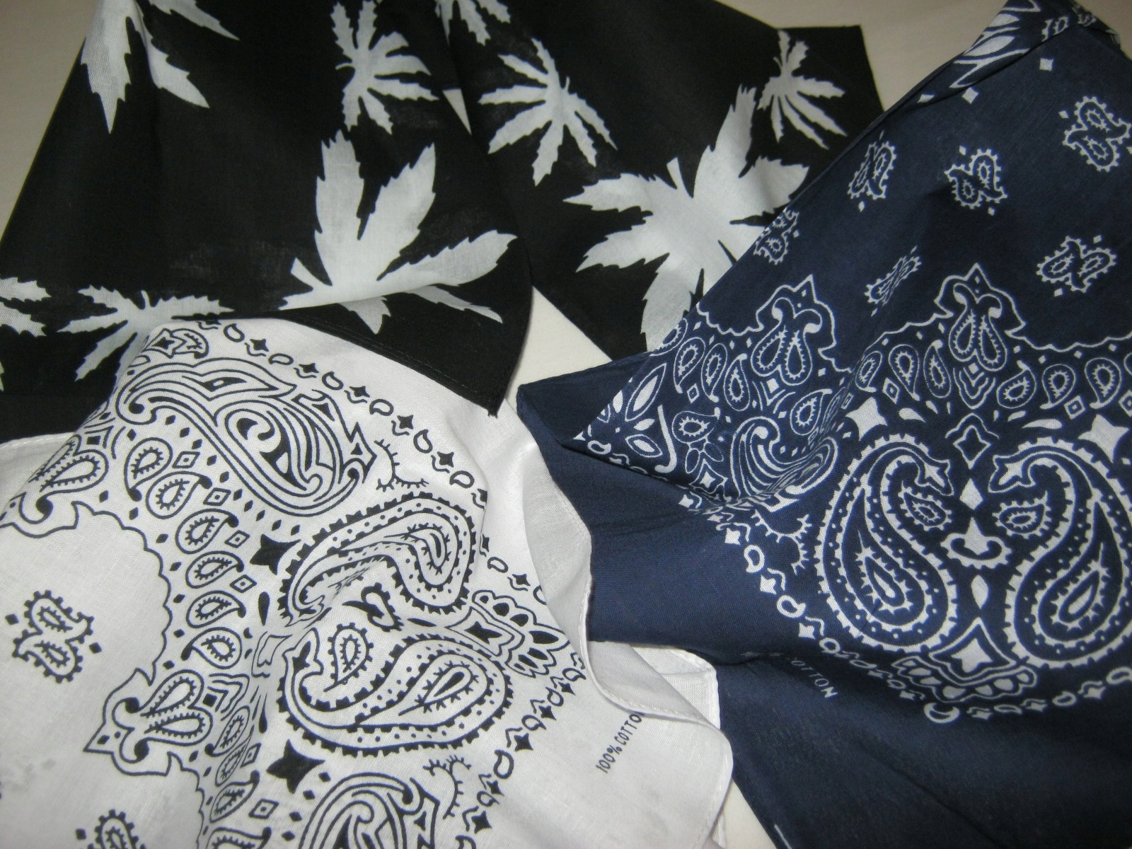 Šatka - Bandana 235180 bavlnená bezfarebná, hnedá, červená, ecru, fialová, námornícka modrá, meď, pomarančová, ružová, sivá, viacstorivo, zelená, žltá, žltá