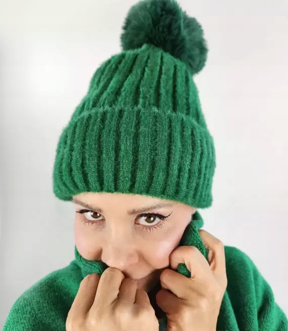 Teplá čiapka Downy s pompom a fleece