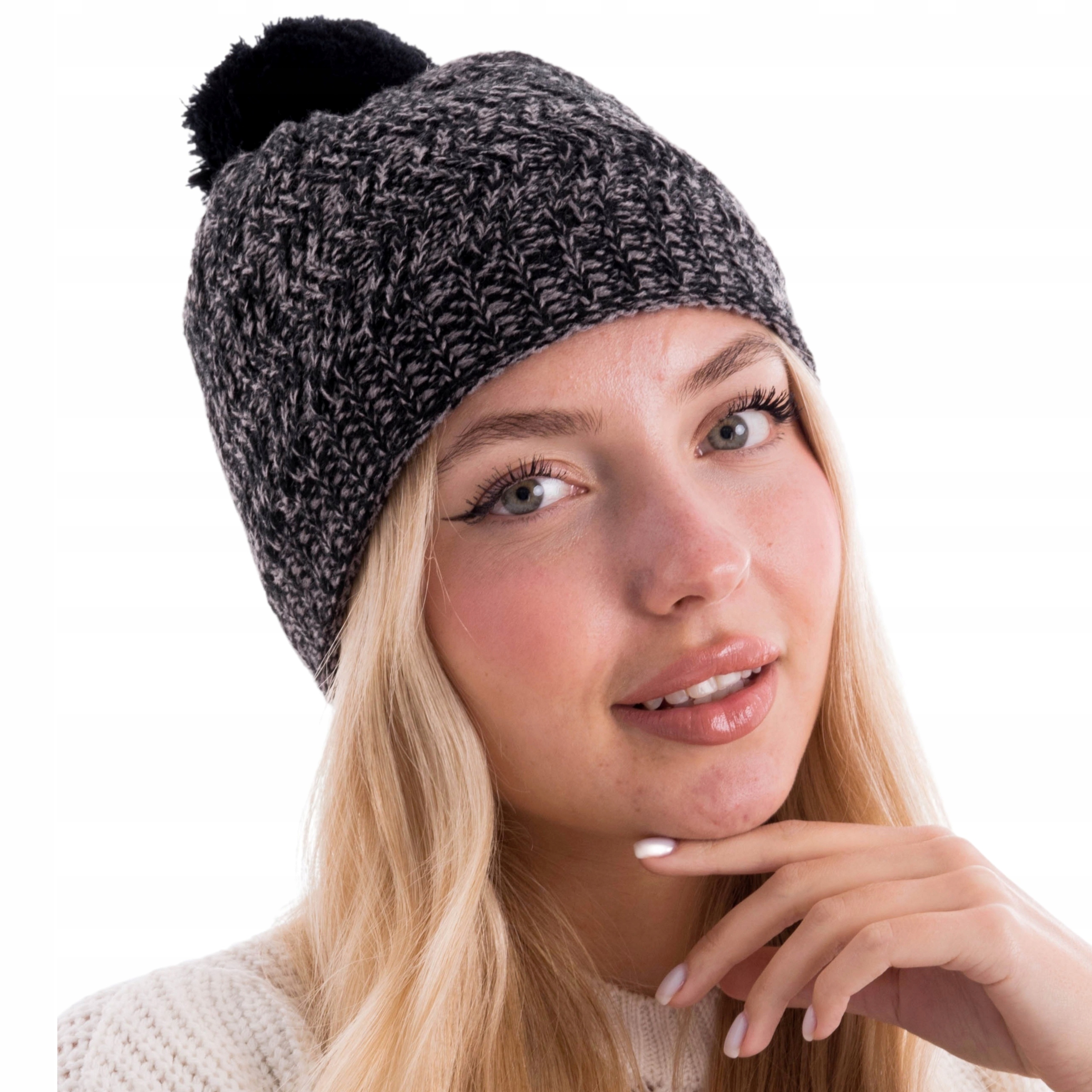 Teplá dámska čiapka pompom