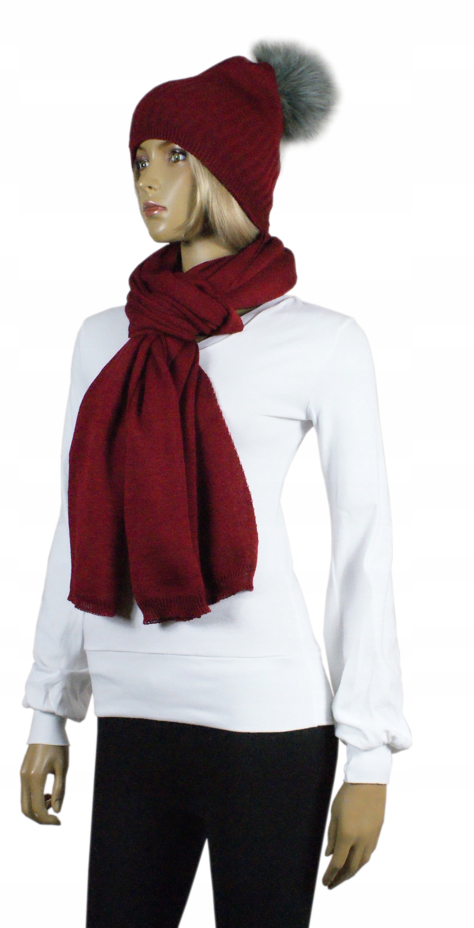 Sada klobúkov, Margo Red Scarf