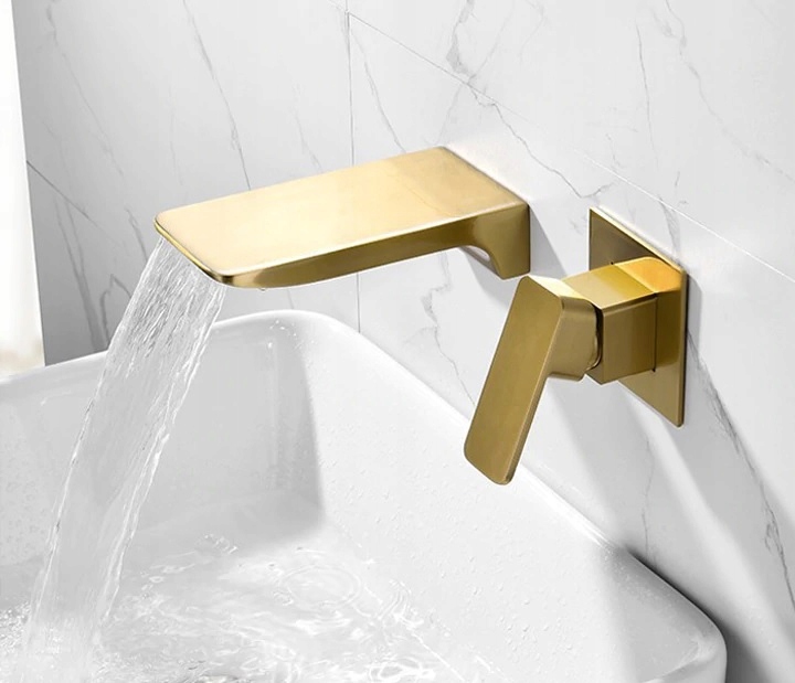 Faucet faucet, zlatá matná rohož, vodopádový efekt