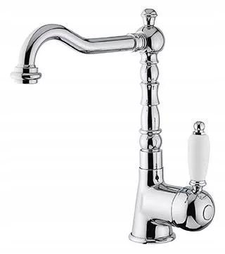 Krásny chrómový umývadlo faucet
