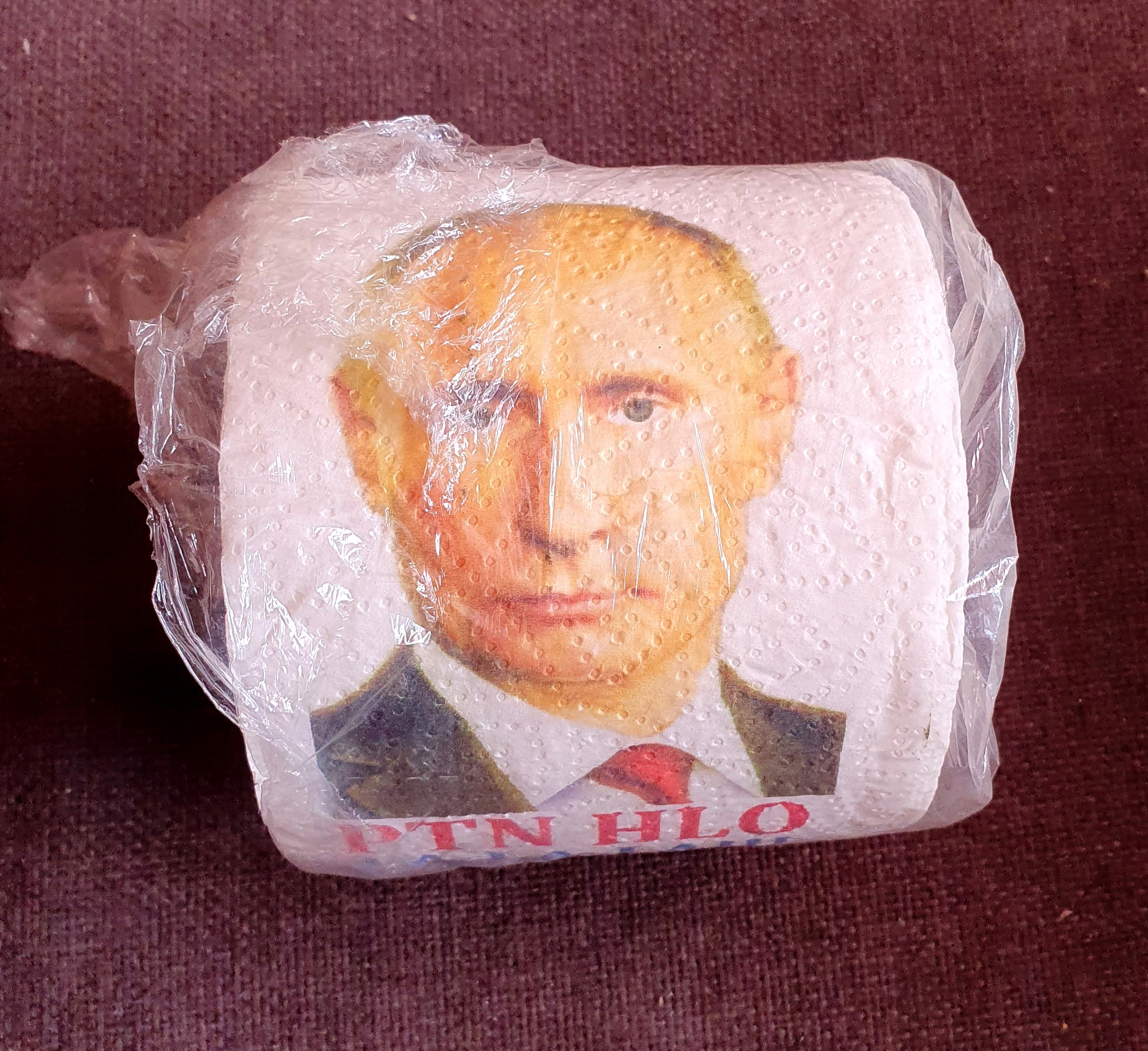 Toaletný papier s p u t i n e m - iba farba !!