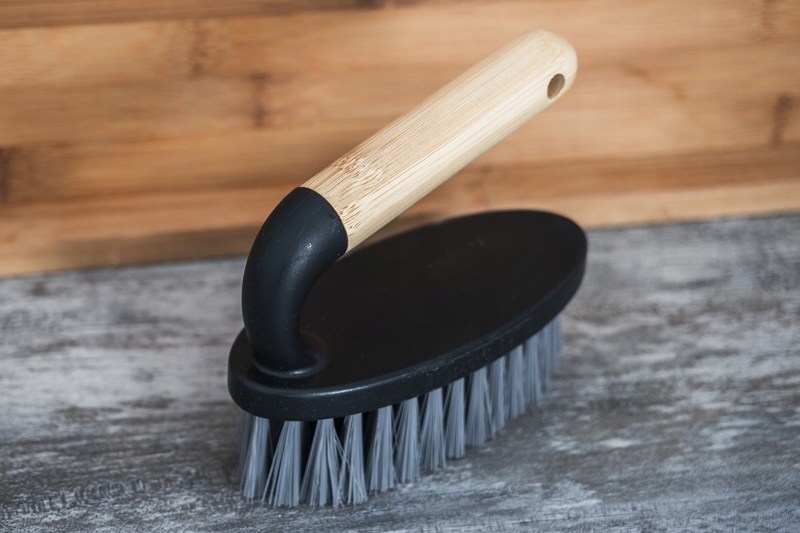 PP a bambusová čistiaca kefka 6x14cm