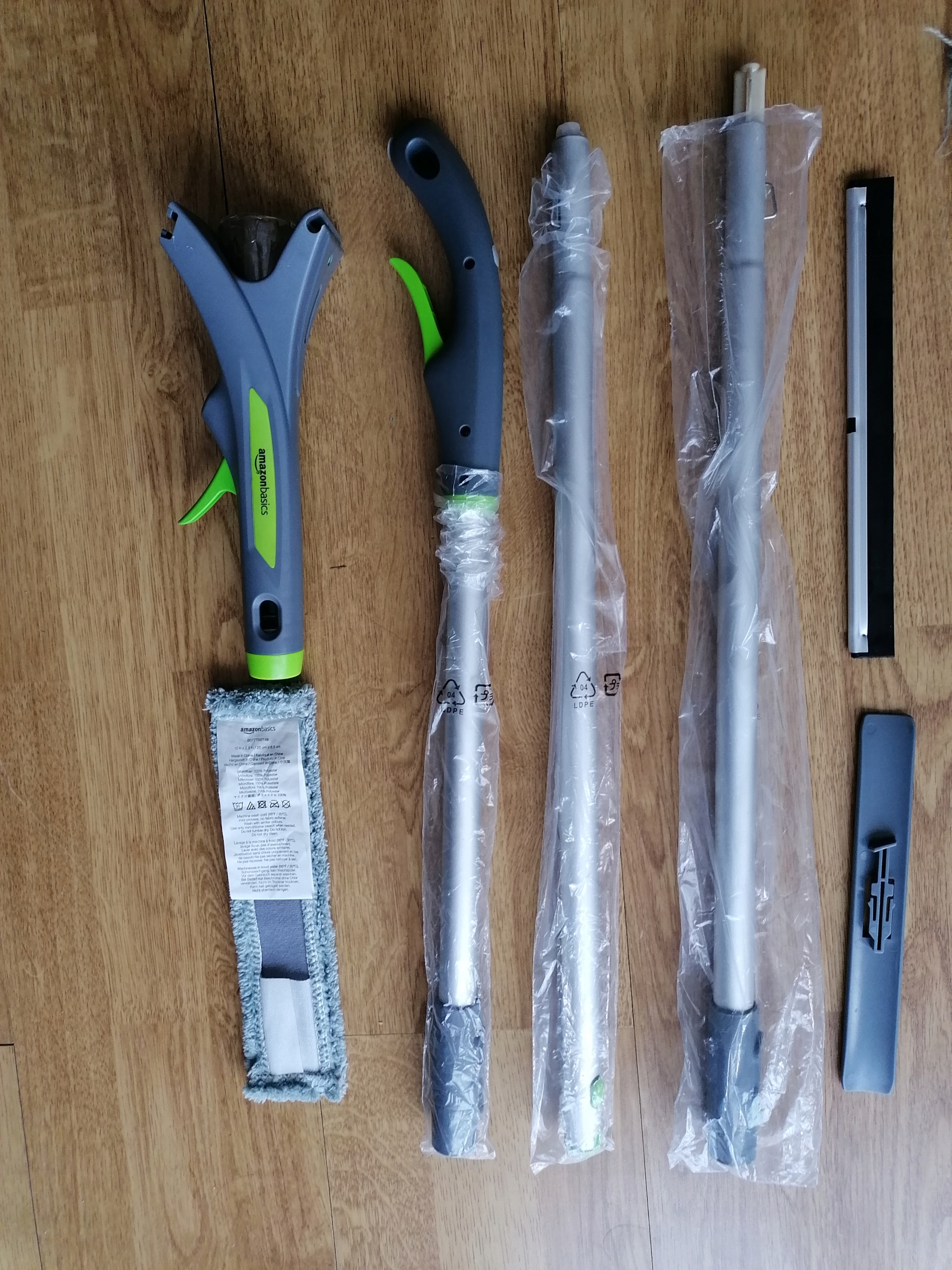 Stierka na okná a zrkadlo so špongiou AmazonBasics