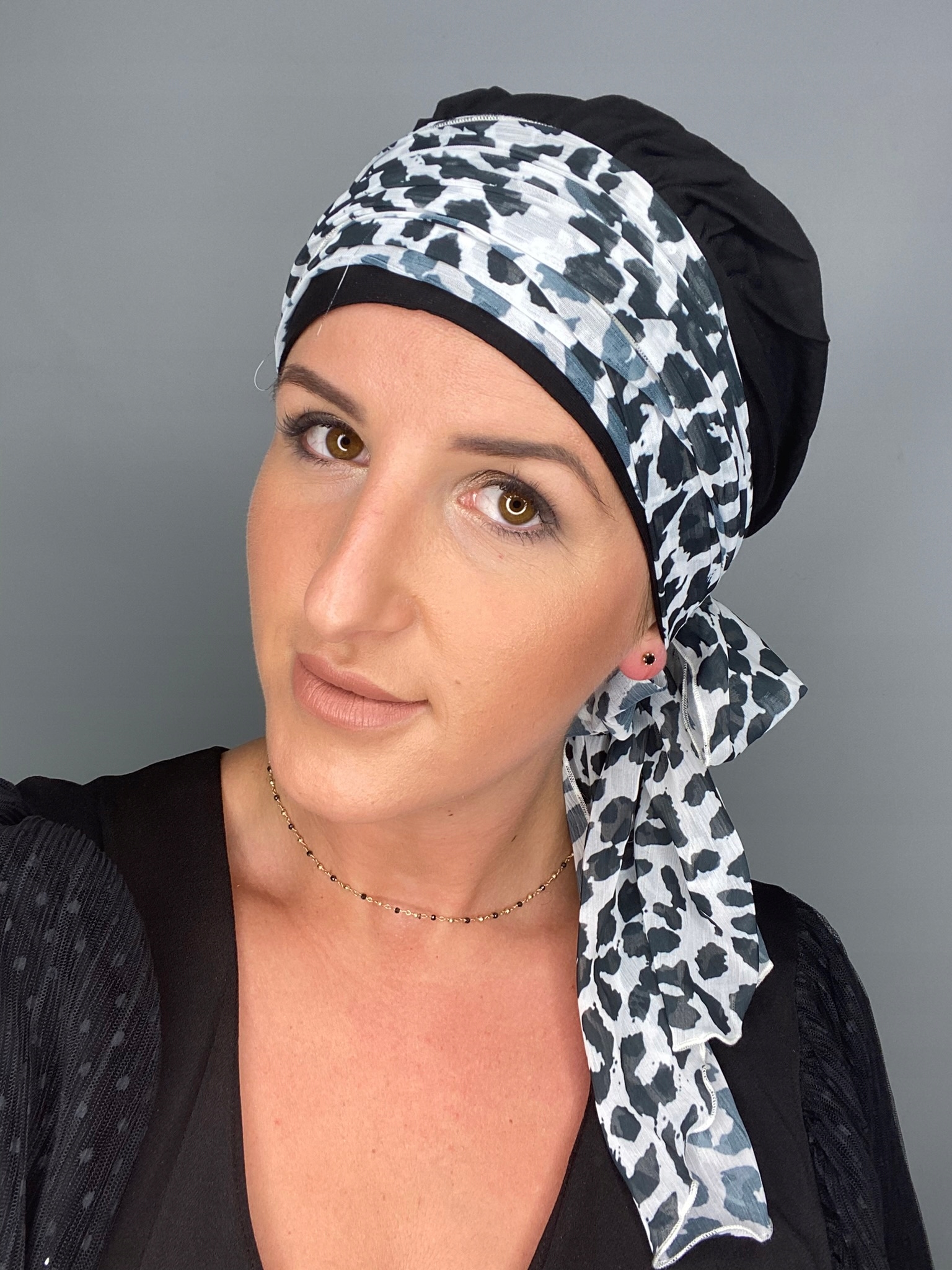 Atelier z turbanských viacfarebných. Universal