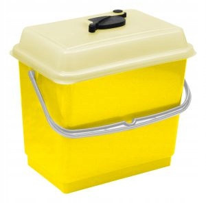 Bucket 4L s bermečkovým vekom. Na jednorazových odevoch